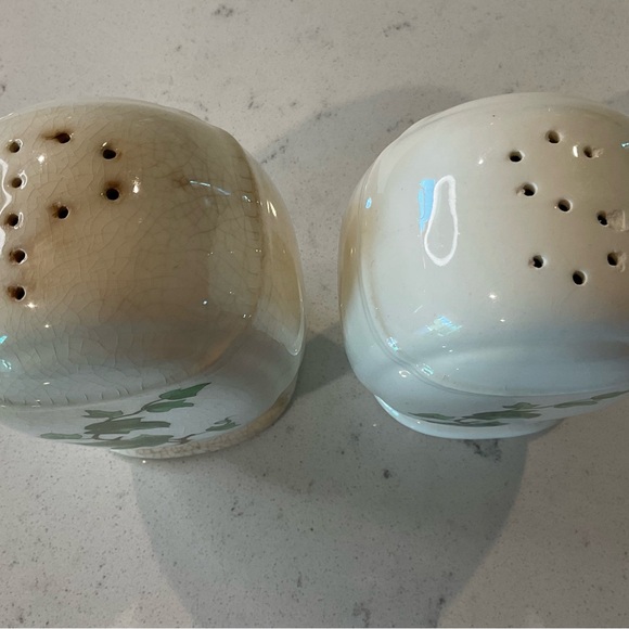 Vintage Harker Ivy Salt & Pepper Shakers 5” Tall Crazing & Chips on Top of Salt - Picture 8 of 9